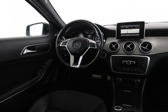 Mercedes Benz Gla image 2