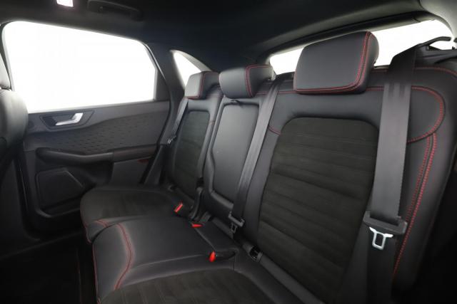 Ford Kuga image 8