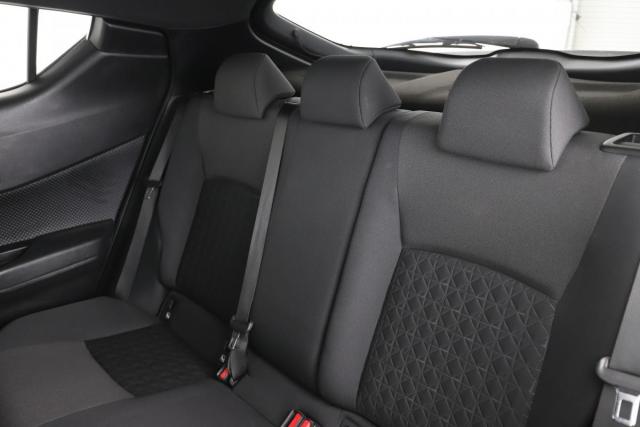 Toyota C-Hr image 1