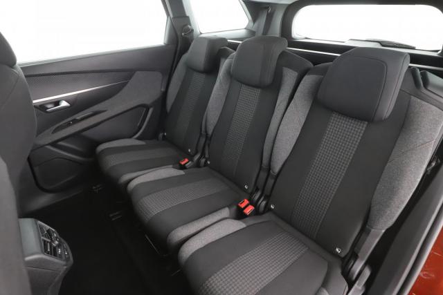 Peugeot 5008 image 1