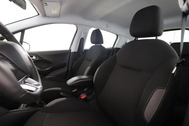 Peugeot 208 image 2