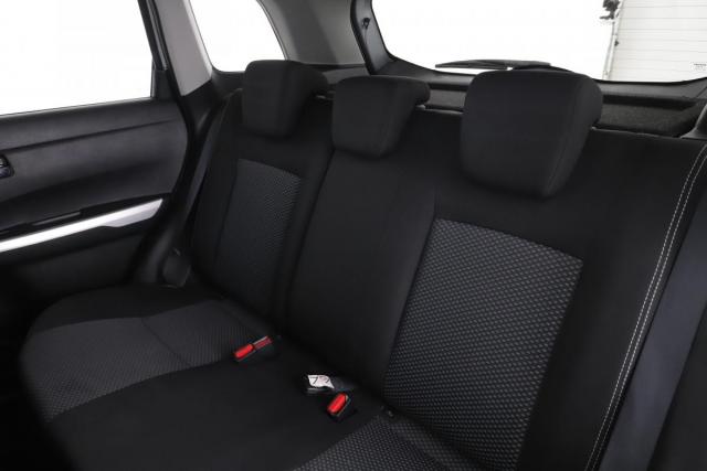 Suzuki Vitara image 2
