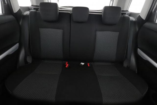 Suzuki Vitara image 8