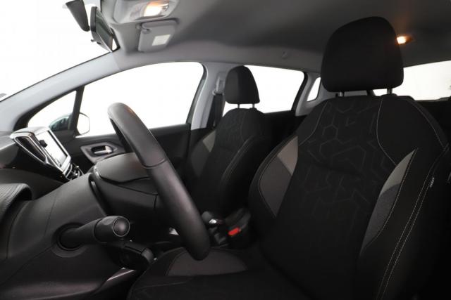 Peugeot 2008 image 8