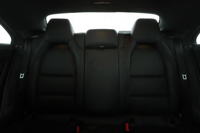 Mercedes Benz Cla image 2