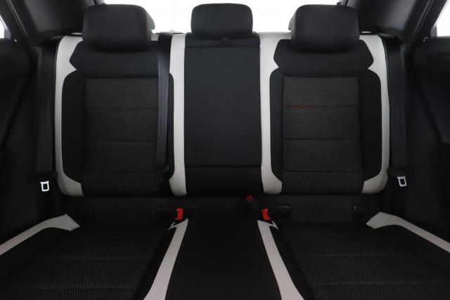 Volkswagen T-Roc image 8