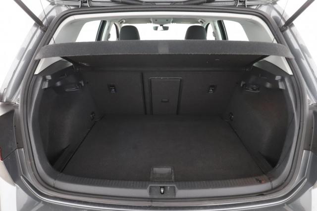Volkswagen Golf image 9