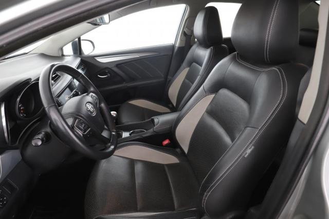 Toyota Avensis image 2