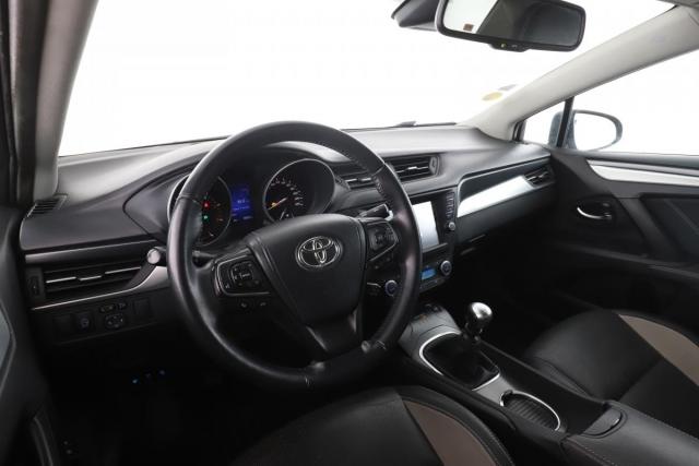 Toyota Avensis image 1