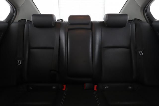 Toyota Avensis image 8