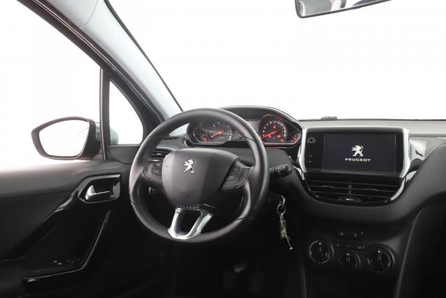Peugeot 208 image 8