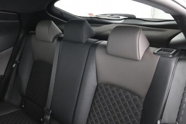 Toyota C-Hr image 7