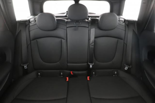 Mini Clubman image 9