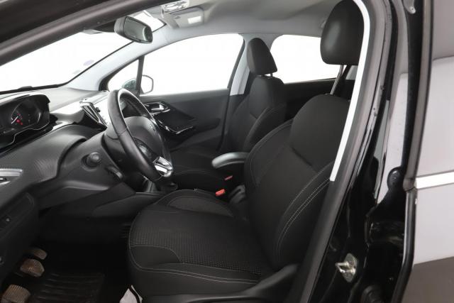 Peugeot 208 image 7