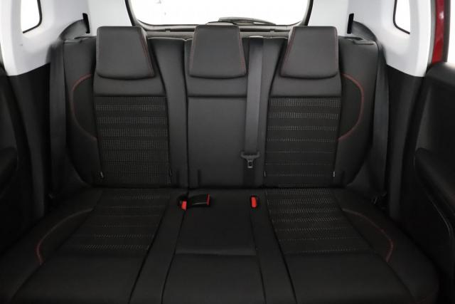 Peugeot 2008 image 6