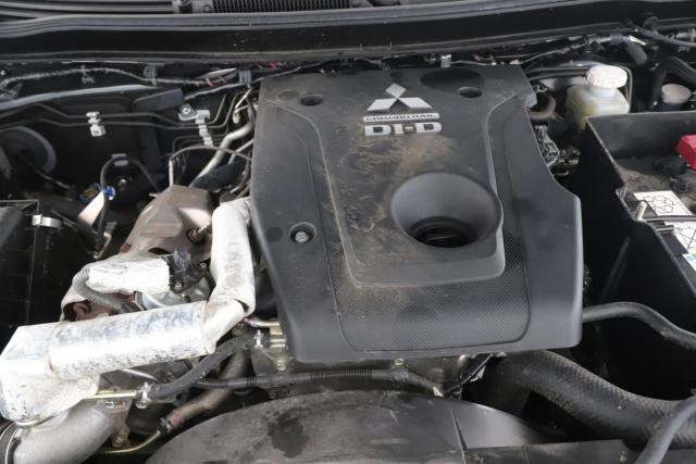 Mitsubishi L200 image 9