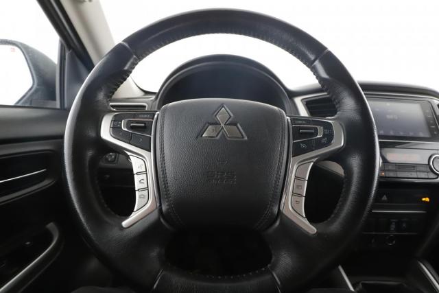 Mitsubishi L200 image 6