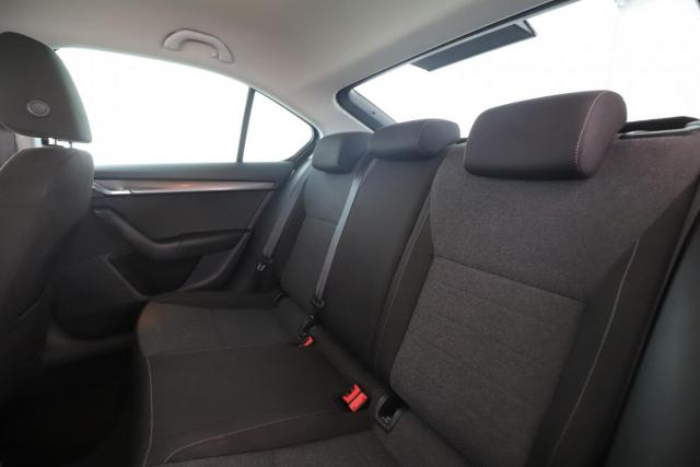 Skoda Octavia image 8
