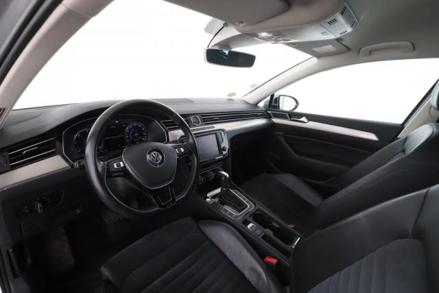 Volkswagen Passat Sw image 2