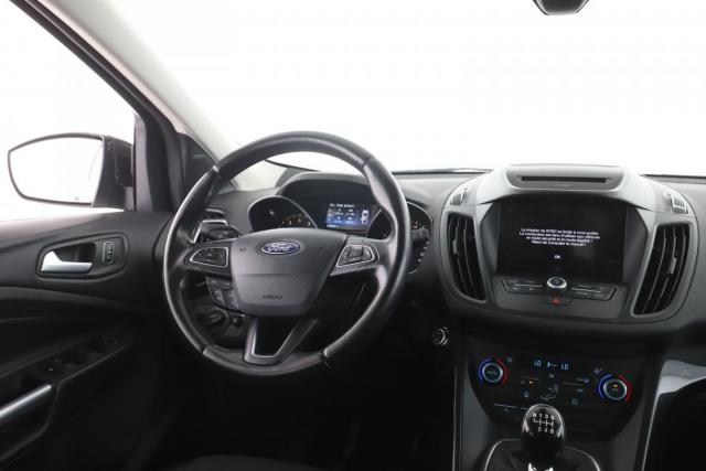 Ford Kuga image 8