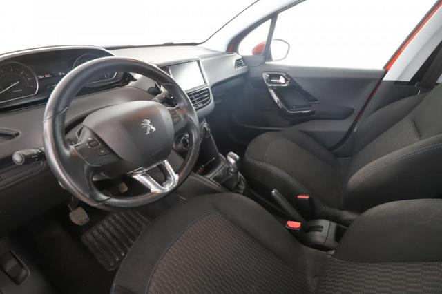 Peugeot 208 image 8