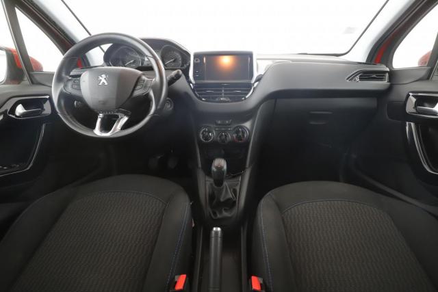 Peugeot 208 image 9