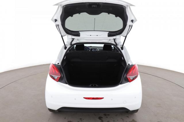Peugeot 208 image 1