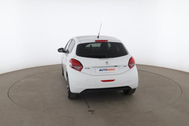 Peugeot 208 image 6