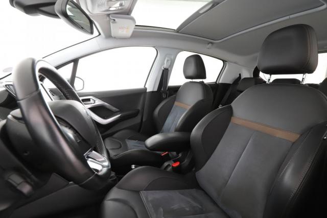 Peugeot 208 image 5