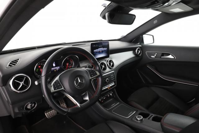 Mercedes Benz Gla image 8