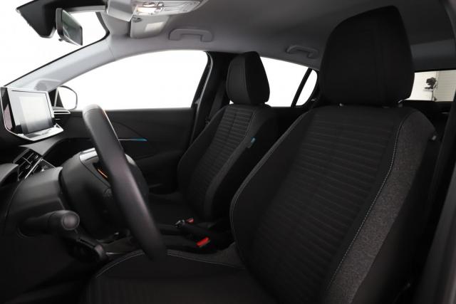 Peugeot 208 image 8