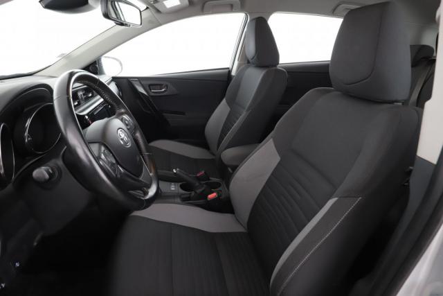 Toyota Auris image 1