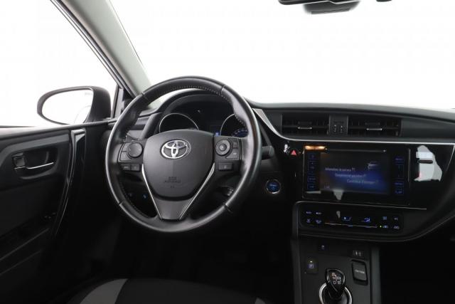 Toyota Auris image 9
