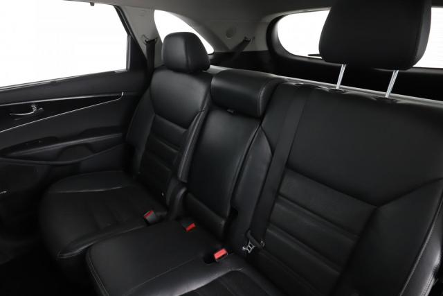 Kia Sorento image 1