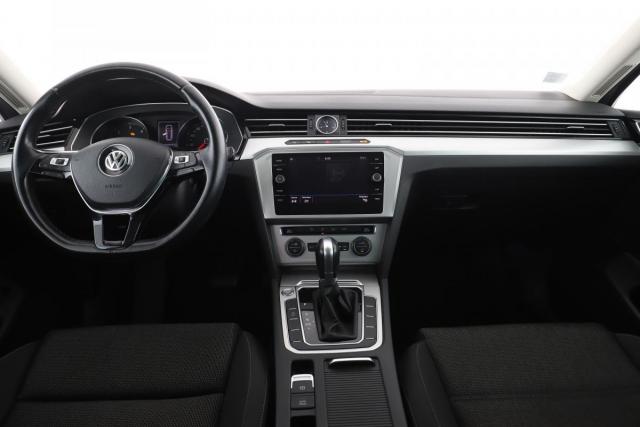 Volkswagen Passat Sw image 2