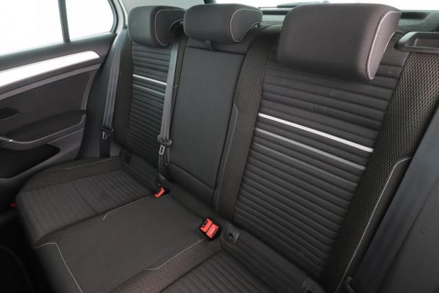 Volkswagen Golf image 9