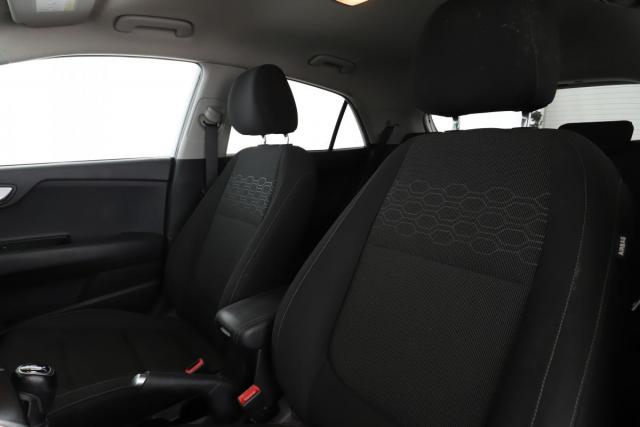 Kia Rio image 9