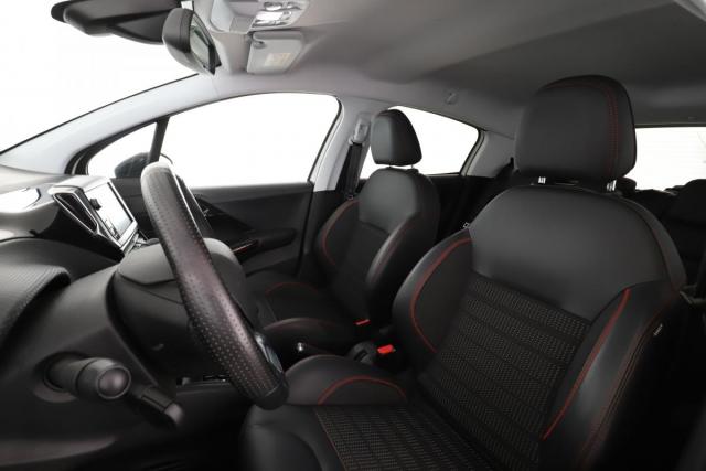 Peugeot 208 image 9
