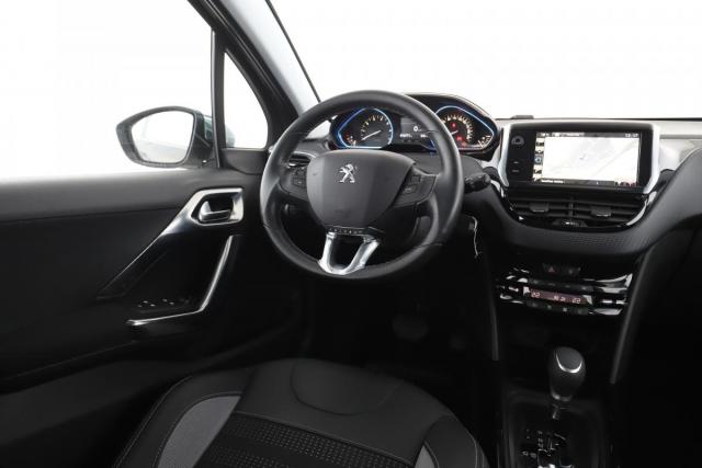 Peugeot 2008 image 8