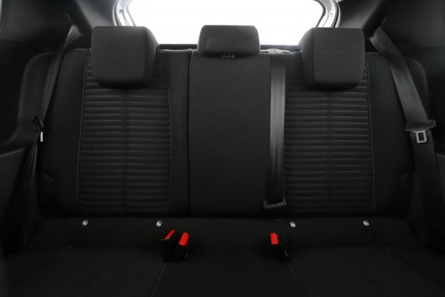 Peugeot 208 image 9