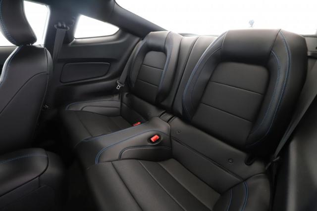 Ford Mustang image 6