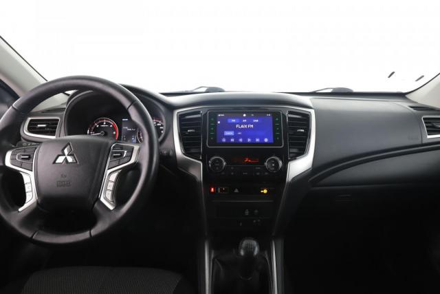 Mitsubishi L200 image 9