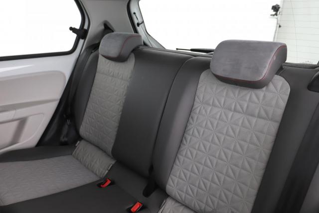 Volkswagen Up! image 2