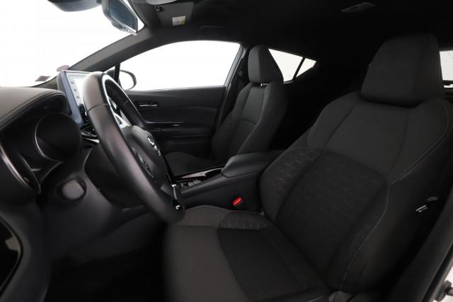Toyota C-Hr image 8