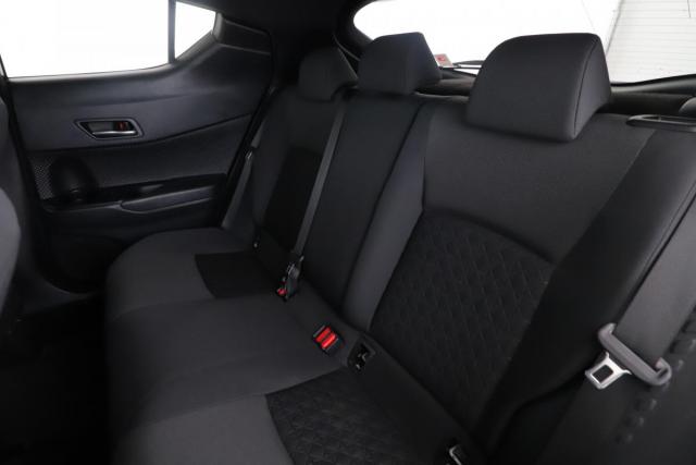 Toyota C-Hr image 9
