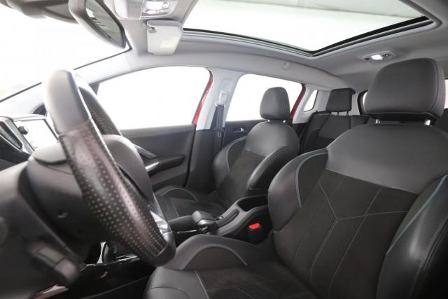 Peugeot 2008 image 8