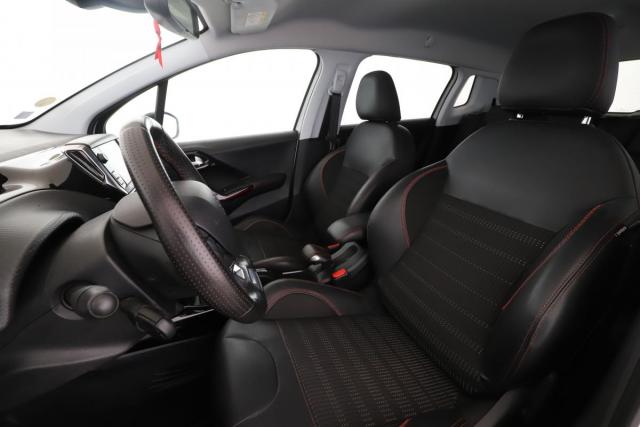 Peugeot 2008 image 7