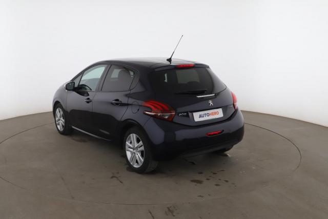 Peugeot 208 image 8