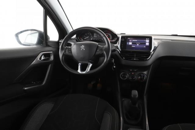 Peugeot 2008 image 8