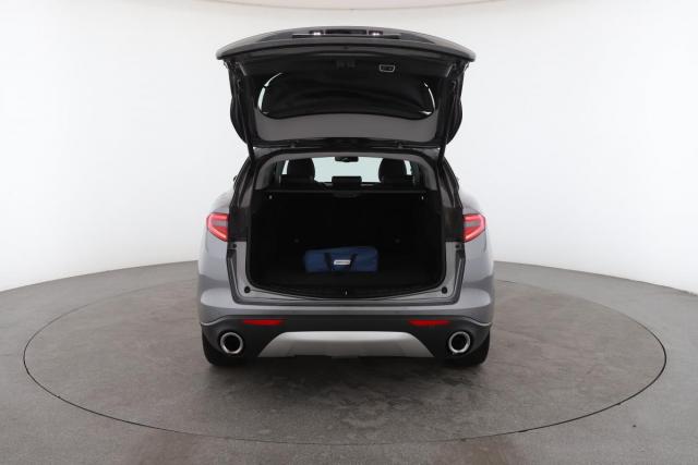Alfa Romeo Stelvio image 6